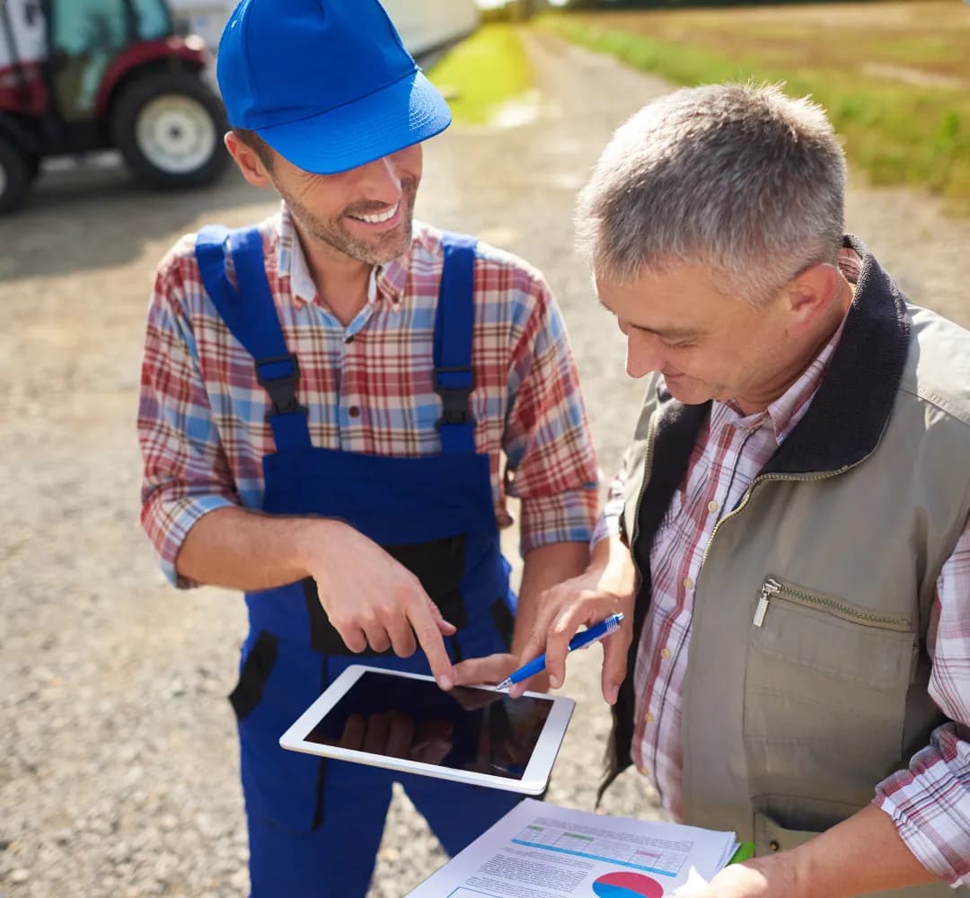 Workers using ArrayQ on tablet